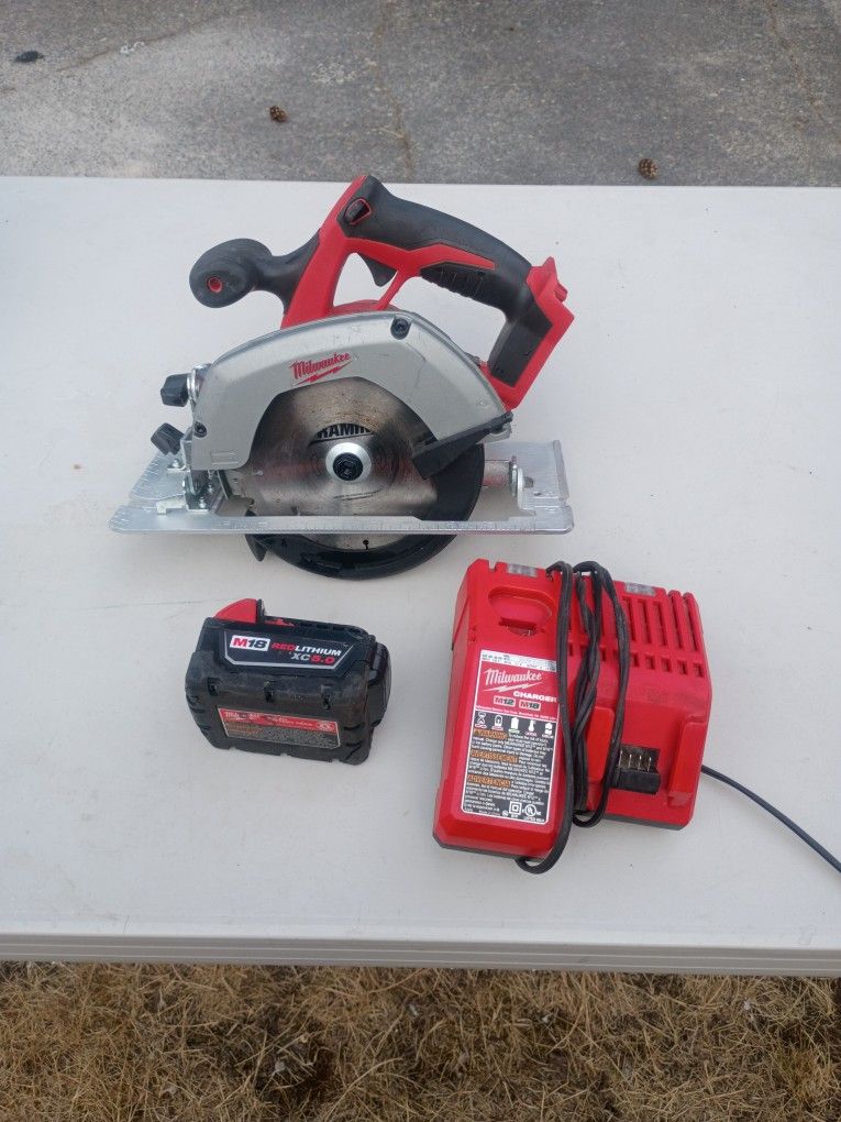 Milwaukee Saw battery 5.0 And Charger