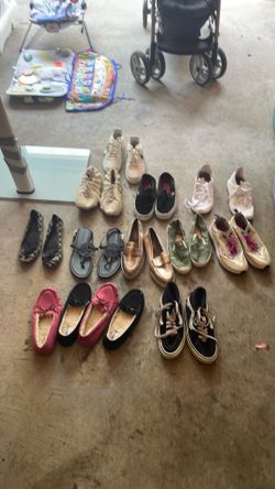 You shoes but only wore some of them ones and they still didn’t good condition. Each shoe is $10. Take all for 129 1/2 shortcut Nikes coat shoes coat 