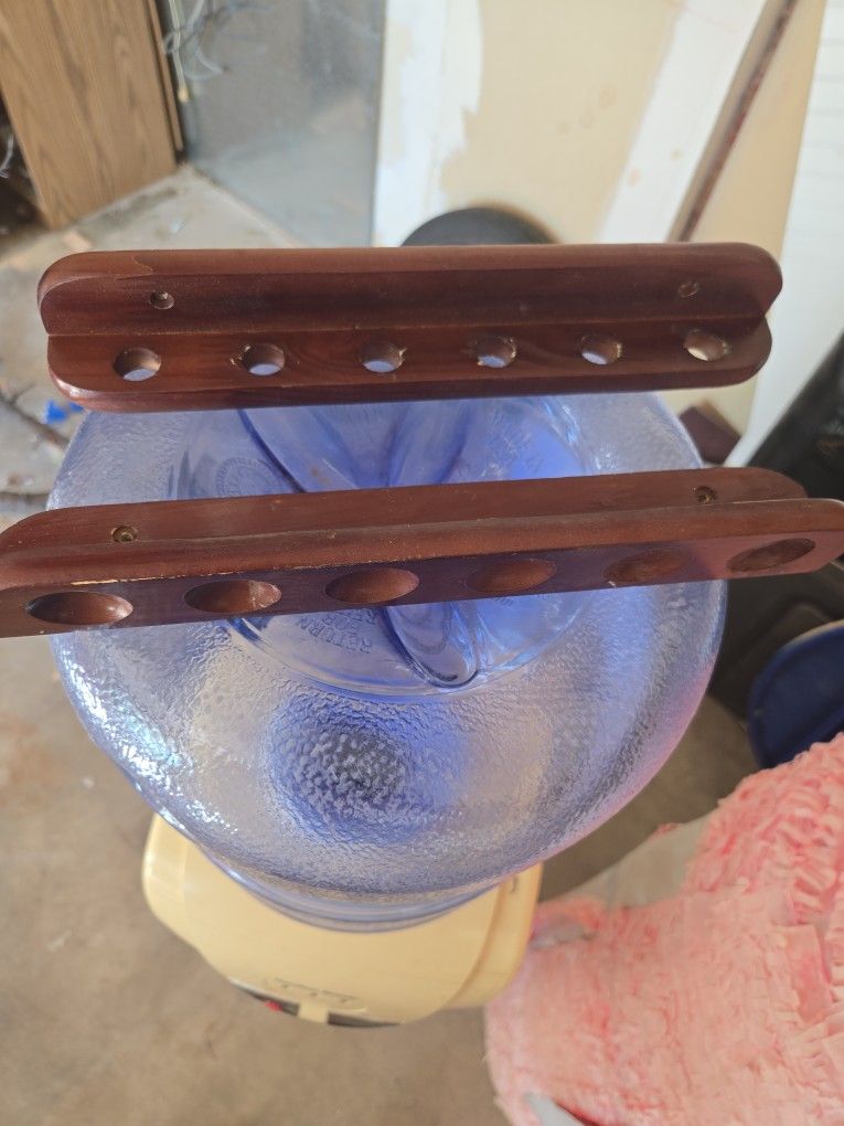 Pool Table Cue Holder