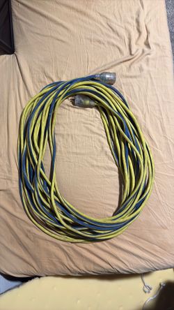 Used 3 prong 100’ 12AWG extension cord