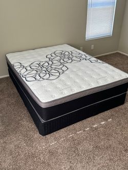 Full size Mattress Pillow top new 12"