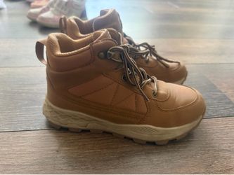 Boys shoes