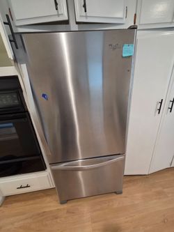 Whirlpool fridge seminew