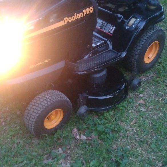 poulan pro 42" riding mower 24 hp ready to mow ,delivery Extra