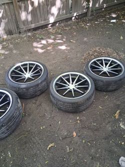 Staggered rims and tires
