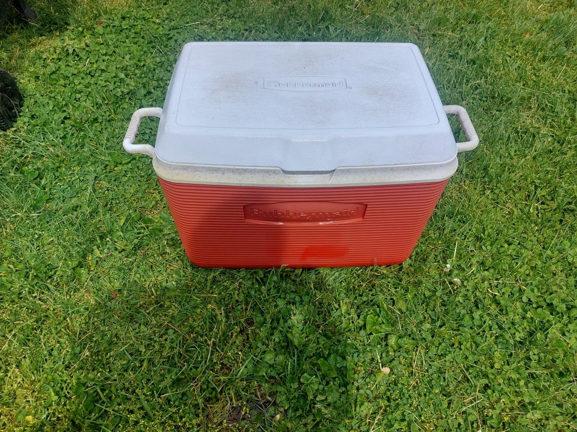 Rubbermaid Cooler