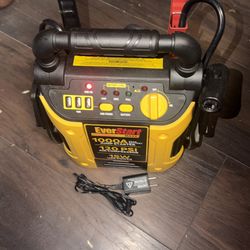 EverStart Maxx 1000 Peak Amp Jump Starter with 120 PSI Compressor, Pivoting LED Light, 3X USB Ports