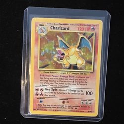 Holographic Charizard 