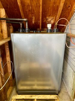 Roth 275 Gallon Double-Wall Oil Tank – Excellent Condition – Includes ~100 G