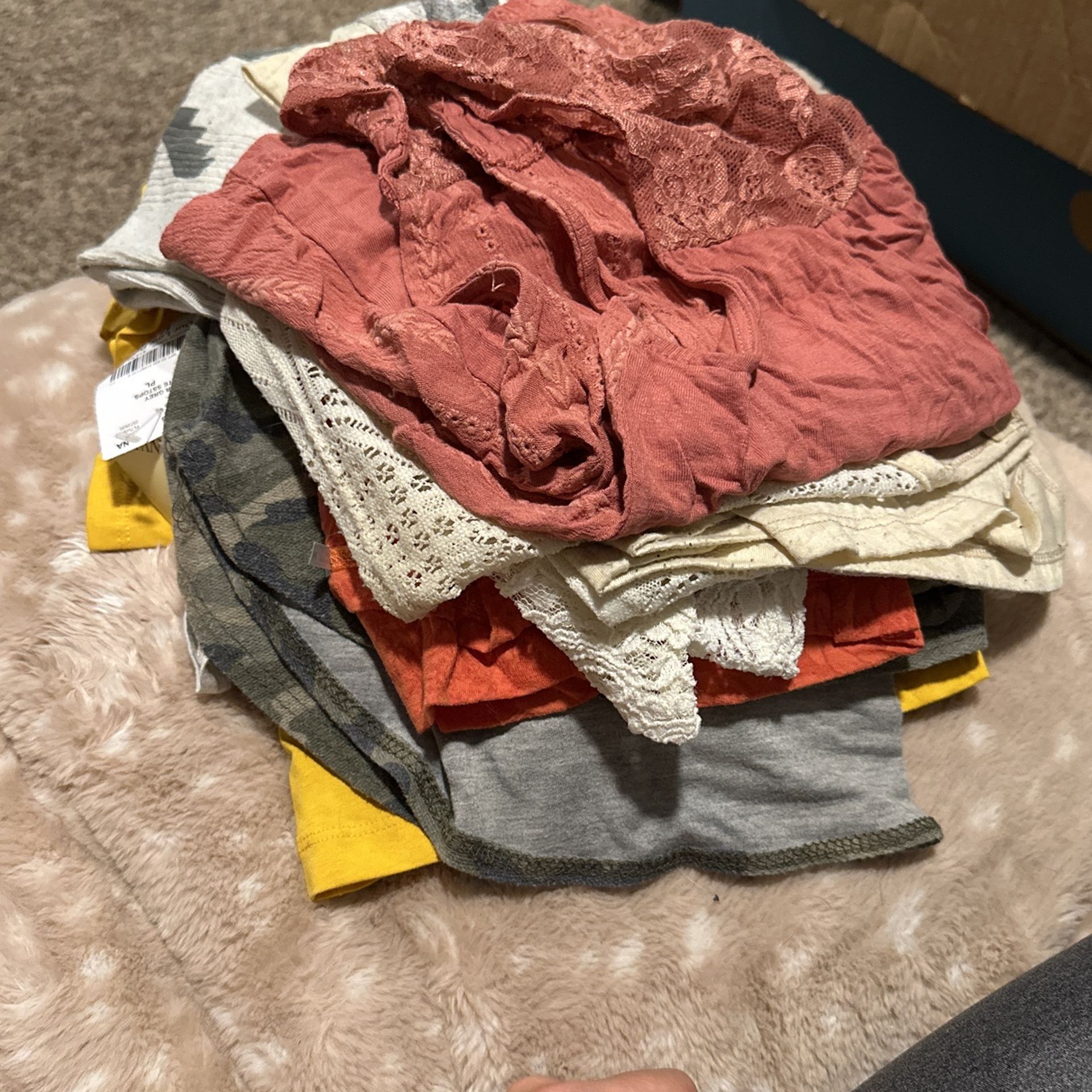 Women’s T-shirt Lot Size Large 