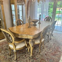 MOVING SALE: Extendable Oak Dining Table Set