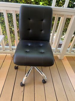 Black office chair