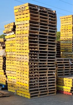 Heavy duty wood pallets