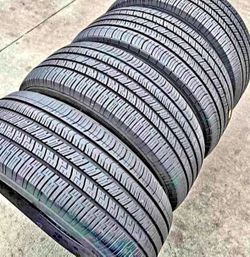 255 60 18 Goodyear tires Con 80% de Vida Las 4
