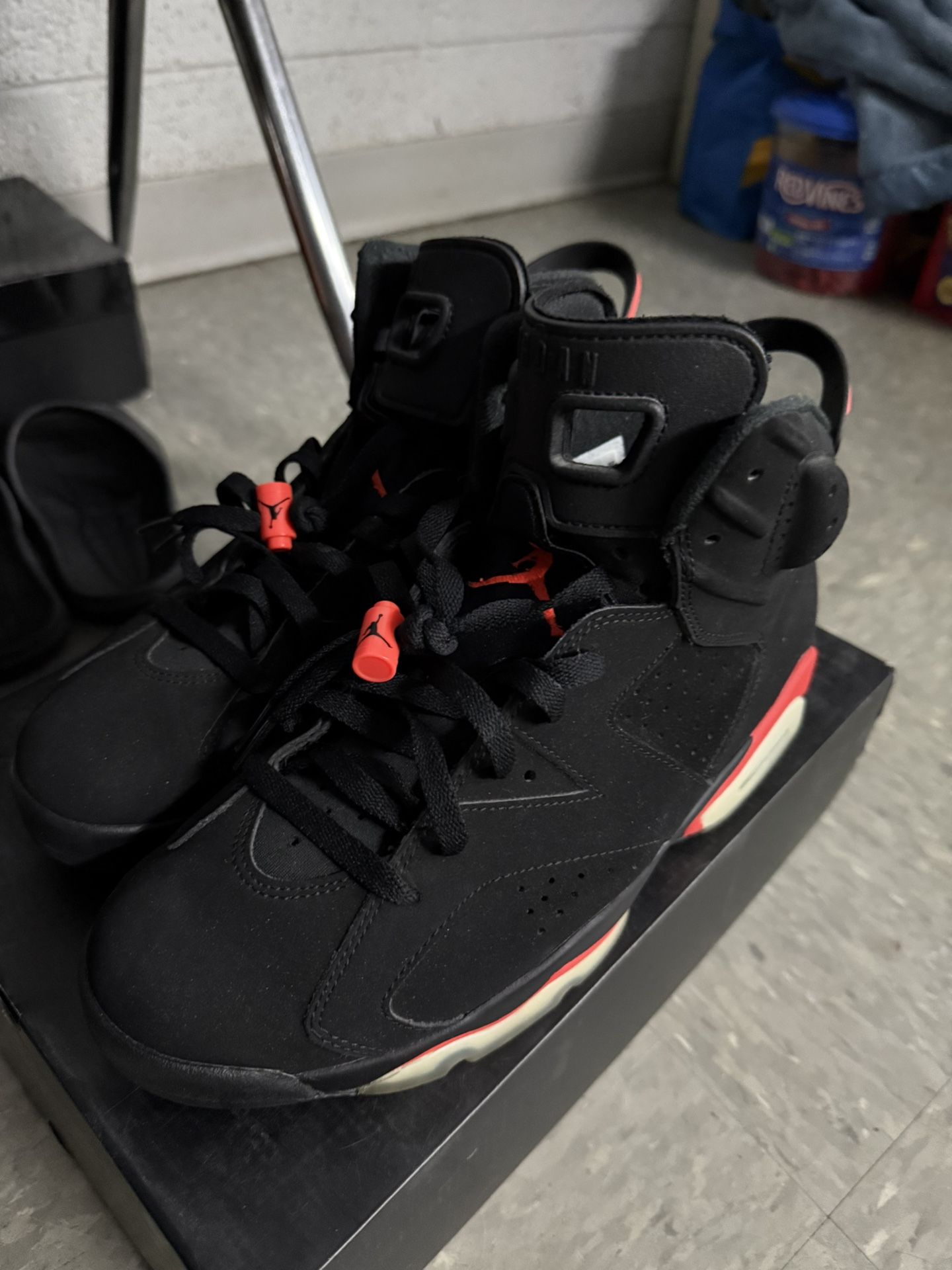 Infrared Black Retro 6s