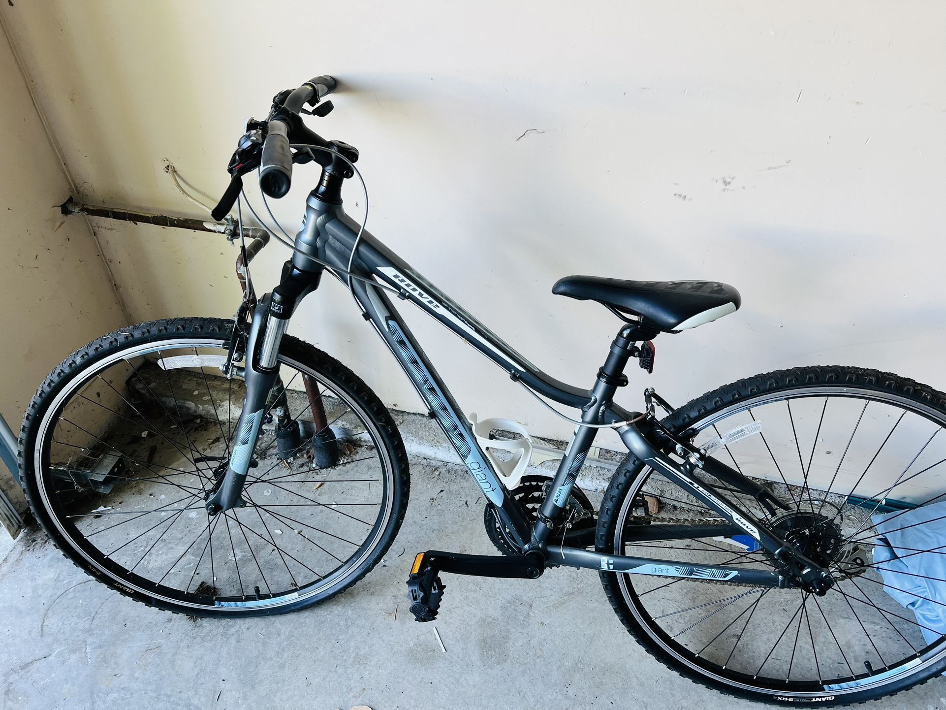 Used Women’s Giant Rove Bike - Small
