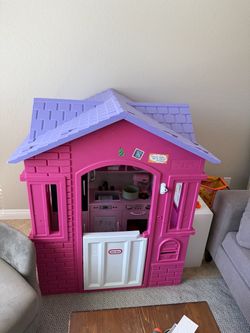 Little Tikes Cape Cottage playhouse