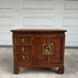 Thomasville Mystique Solid Wood End Table - Free Delivery