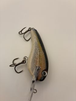 Handmade Basswood Crankbait Dives Between 4 To 6 Feet And Great Wobble Action With Perfect Tuning.