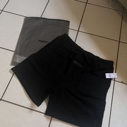 Essential Shorts Black