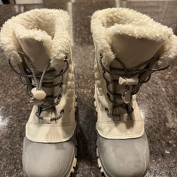 Kids Snow Boots - Size 1-2