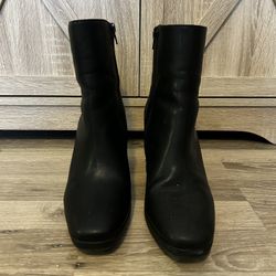 Black Boots (women 9.5)