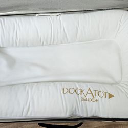 $60 White dockatot deluxe + Only used twice, in new conditions 