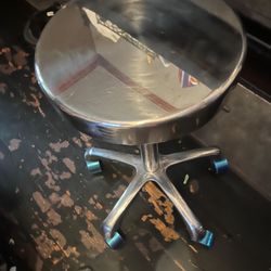 Rolling Stool – Sleek & Sturdy
