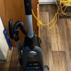 TENNANT TRUE HEPA COMMERCIAL VACUUM CLEANER