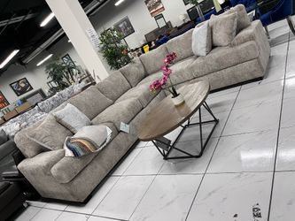 Long “L” Shape Sectional 🥳🥳🥳