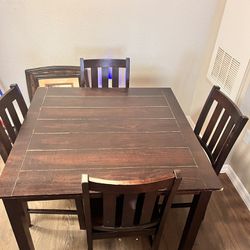 Wood Table (4 Chairs) Buy Today !! Move Out Sale !! 5/19