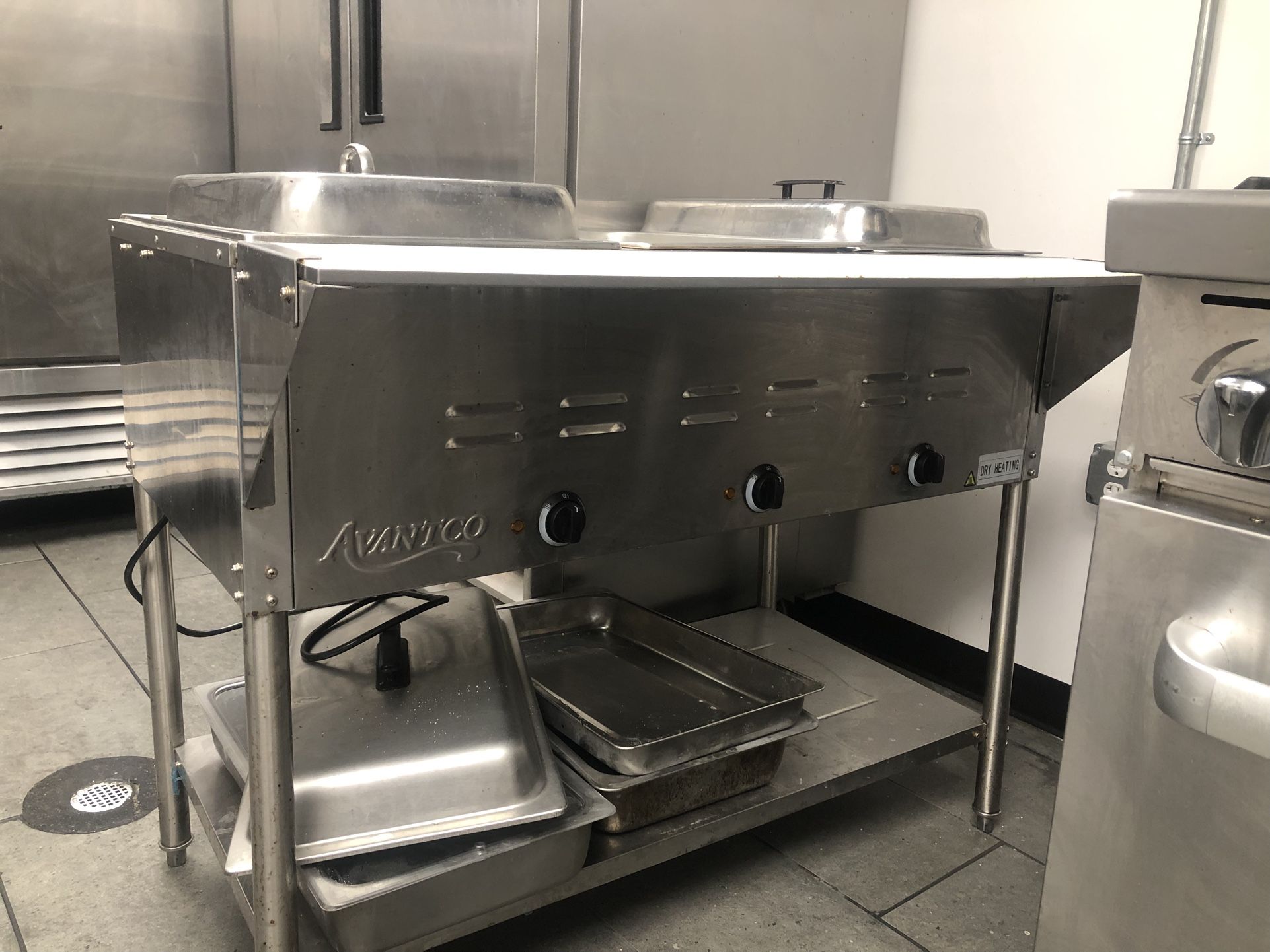 Avantco Equipment 3-Pan Electric Steam Table. 
