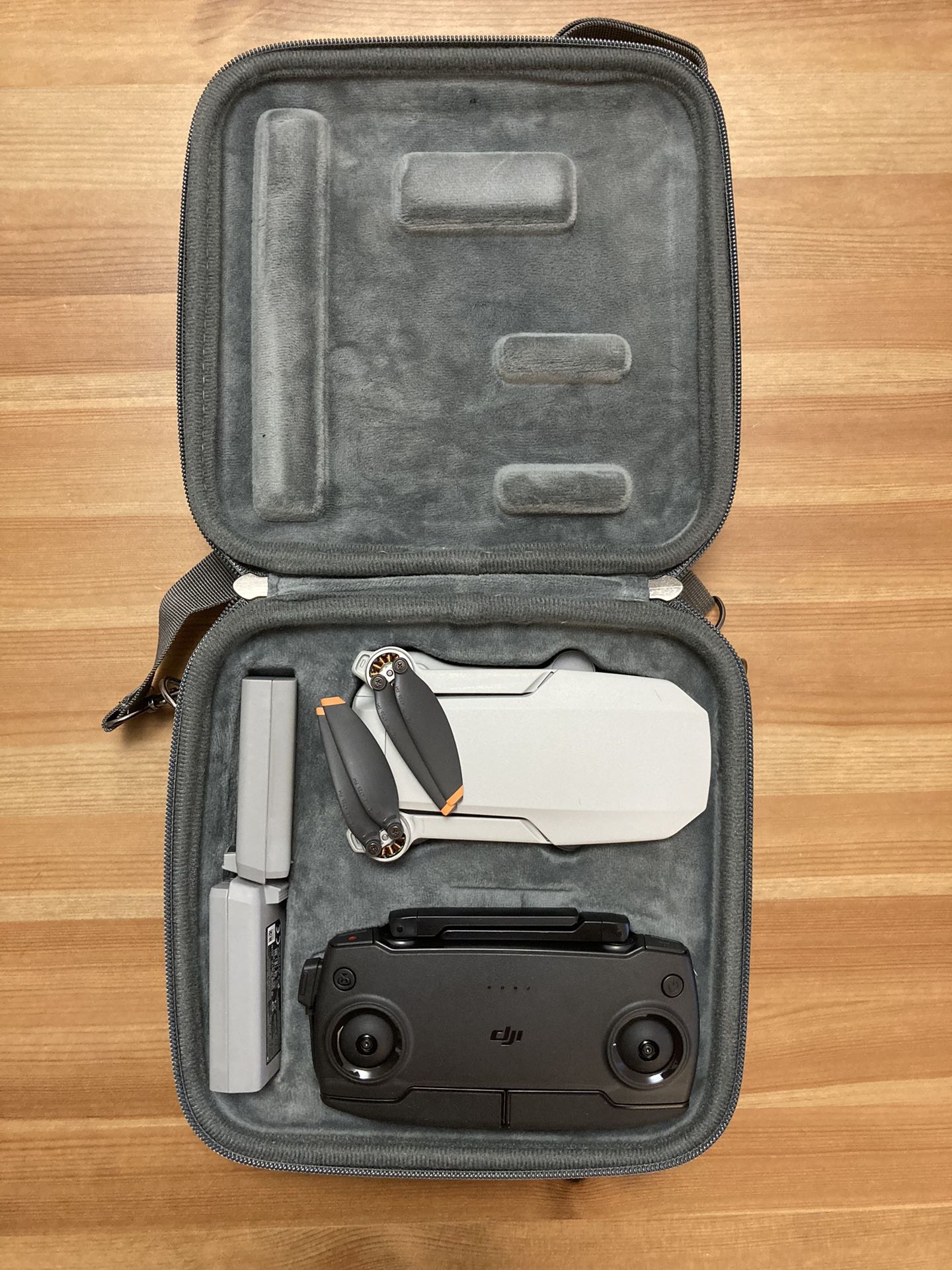 DJI Mini SE Drone with 2 Batteries, Charging Hub And Carrying Case