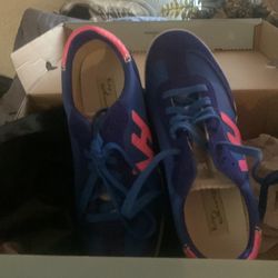 Skechers tennis shoes