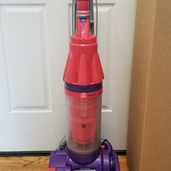 NEW cond DYSON ANIMAL VACUUM WITH COMPLETE ATTACHMENTS  , AMAZING POWER SUCTION  , WORKS EXCELLENT  , IN THE BOX 