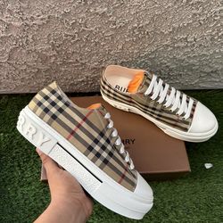 Burberry brown  shoes
