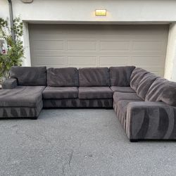 Huge Dark Grey Sectional Couch From Ashley Furniture In Excellent Condition- FREE DELIVERY 🚛