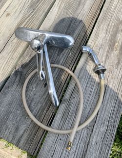 Moen Stainless Steel Single Handle Kitchen Faucet with Sprayer and Brackets