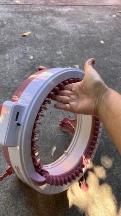 Round Knitting Loom with Row Counter