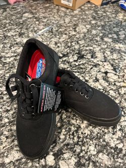 Slip resistant work shoes