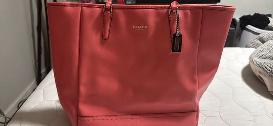 Coach large leather tote w/ wristlet