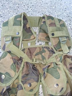 Army camouflage camo Tactical vest Located in Davie Park city estates East near pineisland rd and 595 Feel free to message me with any questions you m