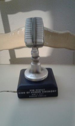 Vin scully ring of honor microphone