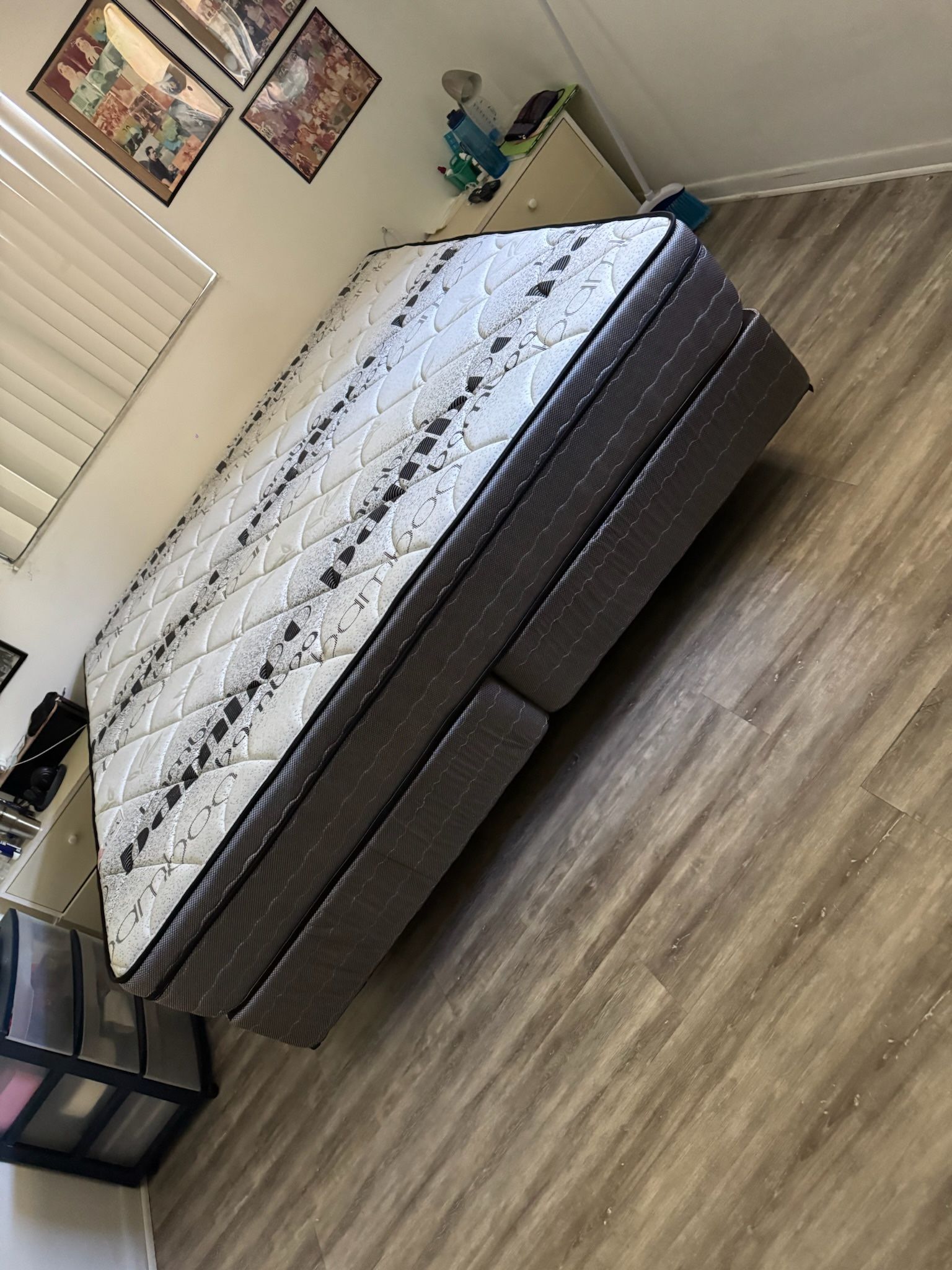 King mattress Pillow Top and box spring set (2pc - brand new) 