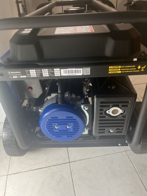 Westinghouse Remote Electric Start 12500 / 9500 -Watt Tri fuel Portable Generator