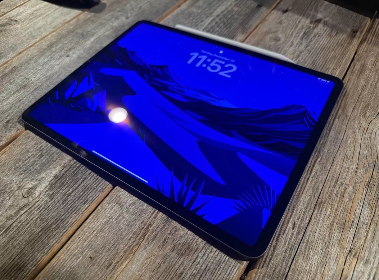 Apple iPad Pro 4 (2020) 12.9 128GB S.Gray (WiFi) - Very Good w/Apple Pencil READ ( Fairly Used With Little To No Scratch)