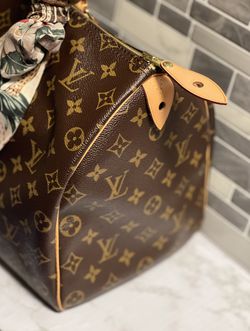 Louis Vuitton Speedy Bandouliere 35 - very used condition, no strap (read  description) for Sale in Downers Grove, IL - OfferUp