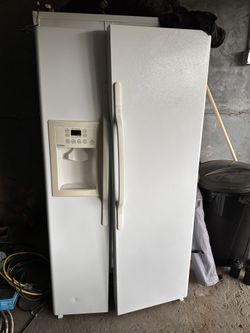 HotPoint Refrigerator FREE PICKUP