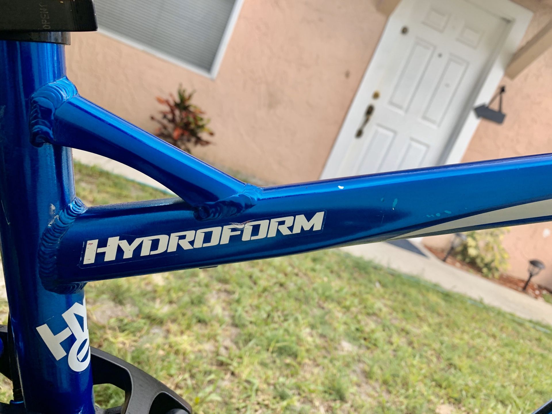 hyper hydroform full suspension mountain bike