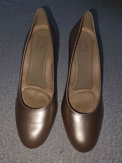 Naturalizer Metallic Champagne pumps